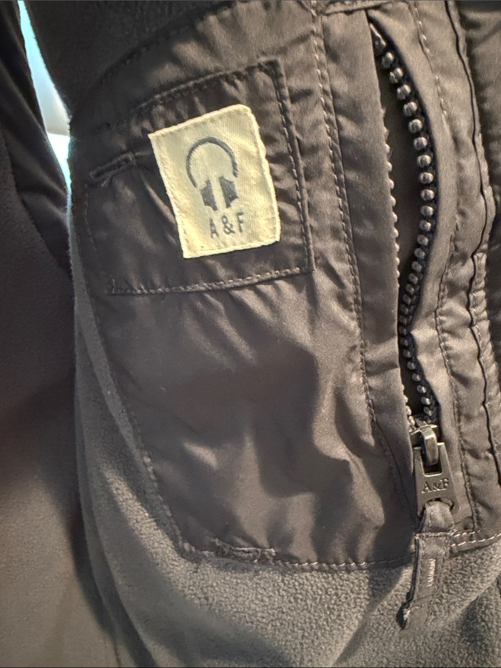 Abercrombie & Fitch Quilted Puffer Vest in Charcoal - Picture 6 of 6